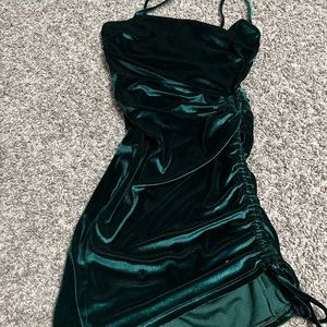 windsor’s velvet green hoco dress